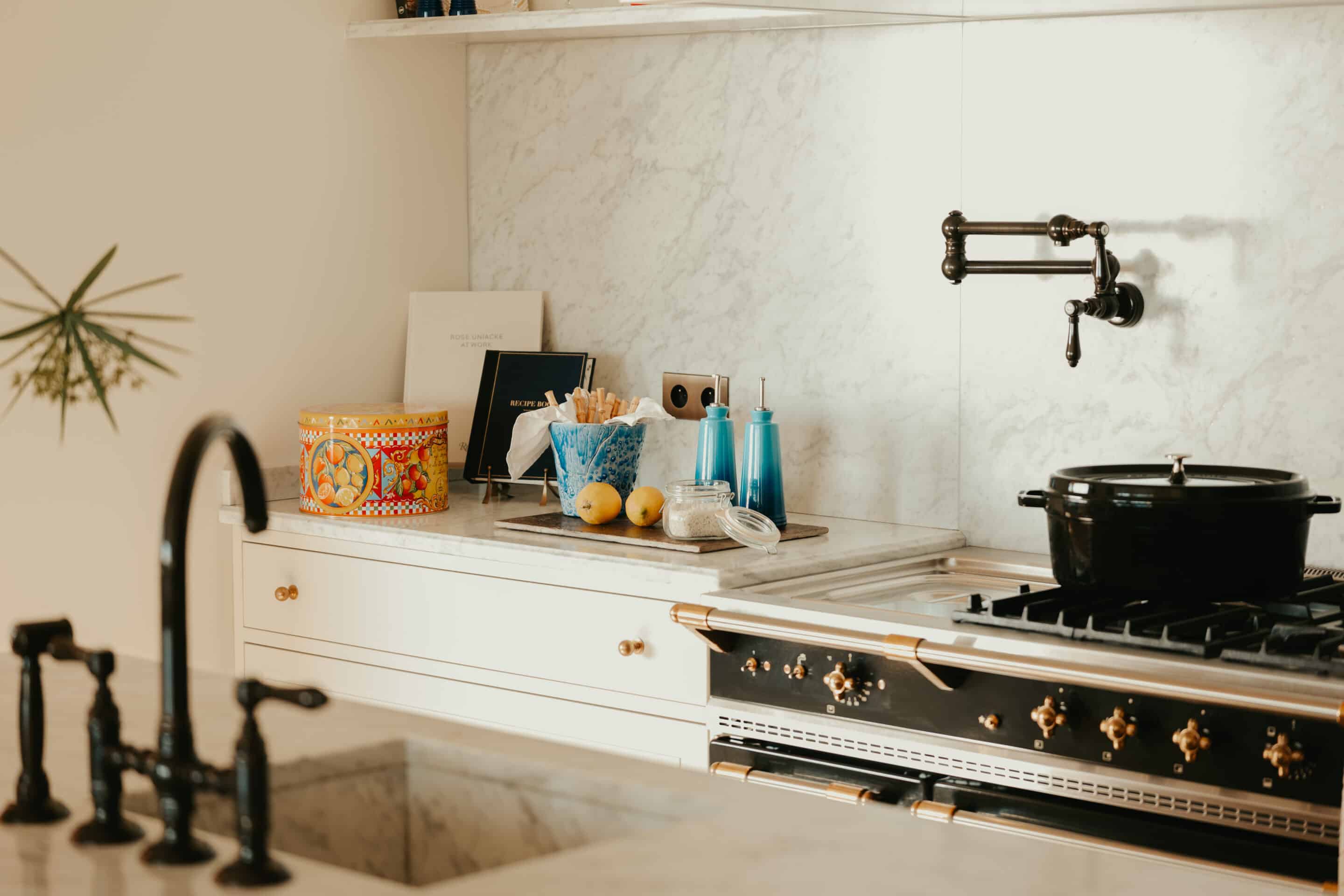 A tailor-made fireplace by Belgian brand Metalfire, defined by minimalist lines, anchors the room as a striking centerpiece, its flames coming alive in the winter months. The jewel-like side table features a glass top resting gracefully on an architectural base finished in sophisticated gold. Easy to move around, the occasional table  becomes an essential element of cocktail hour