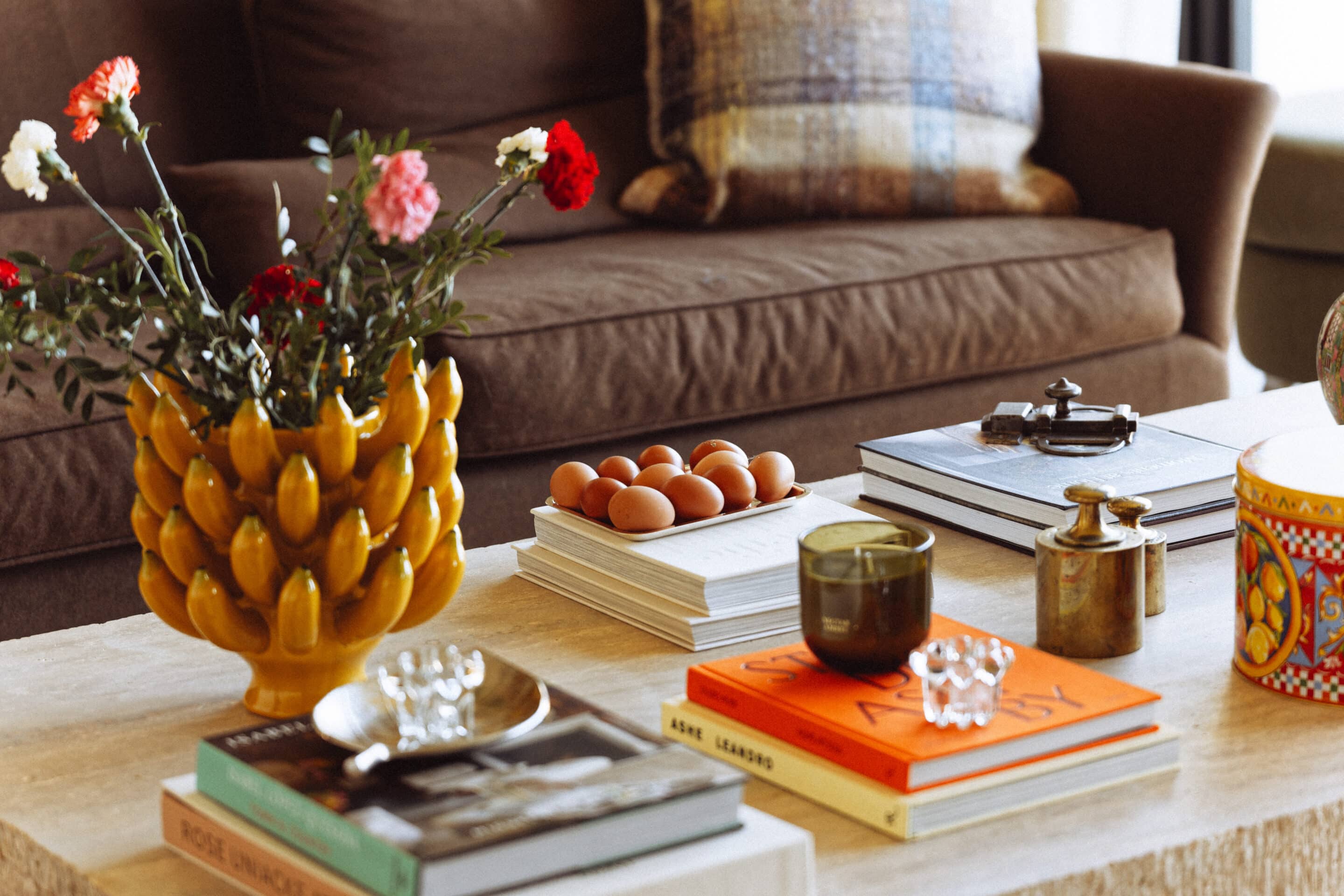 Easter Hosting at home - mediterranean table setting